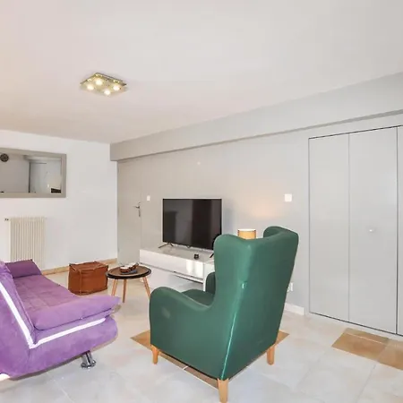 1 Bedroom In *