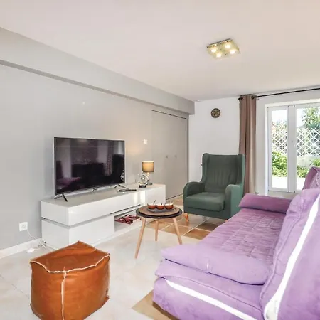 Appartement In With 1 Bedrooms&wifi
