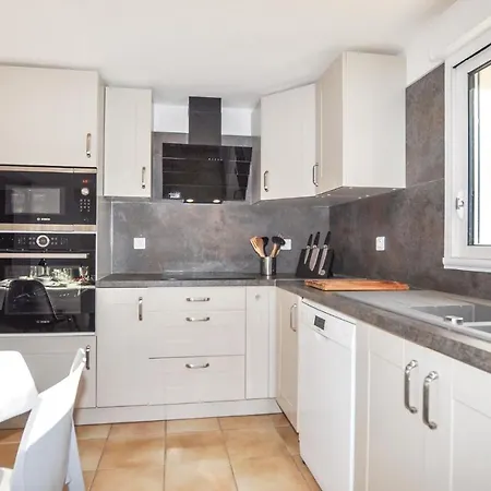 1 Bedroom In *